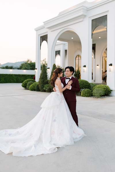 สถานที่จัดงานแต่งงาน นนทบุรี ห้อง Grand Ballroom หรูหรา ตกแต่งคริสตัลแชนเดอเลียร์